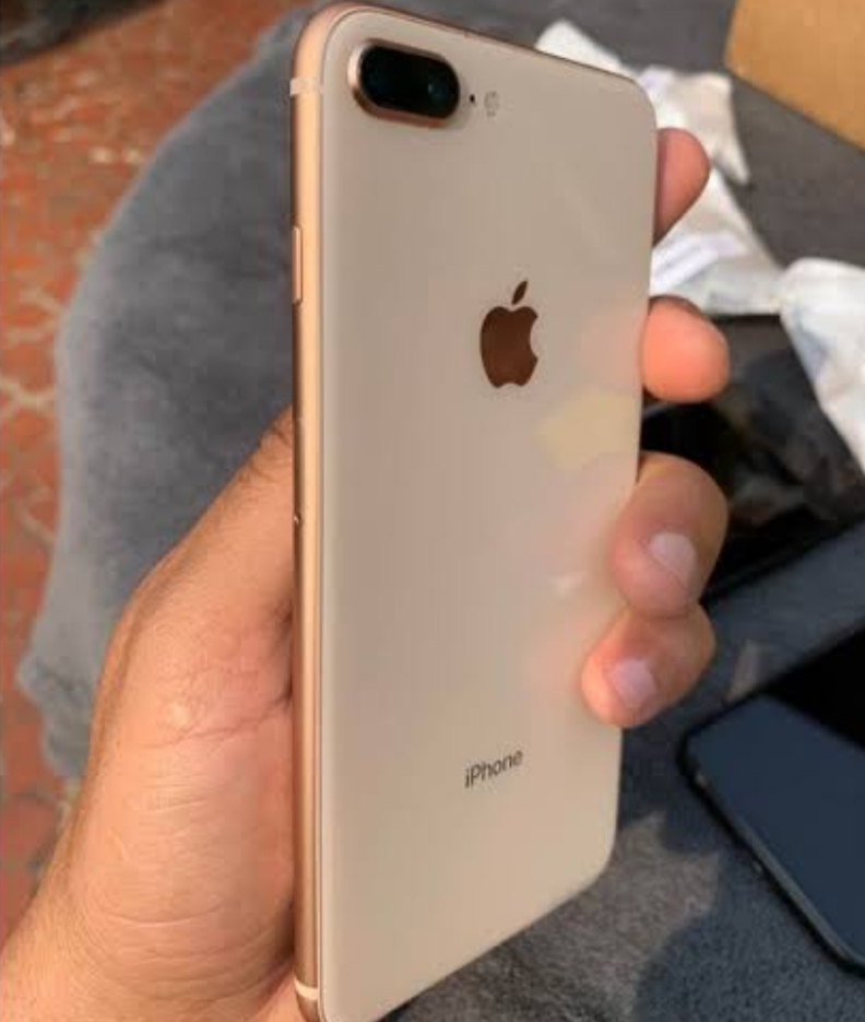 iPhone 8 plus 128gb ou 2,000 no pix