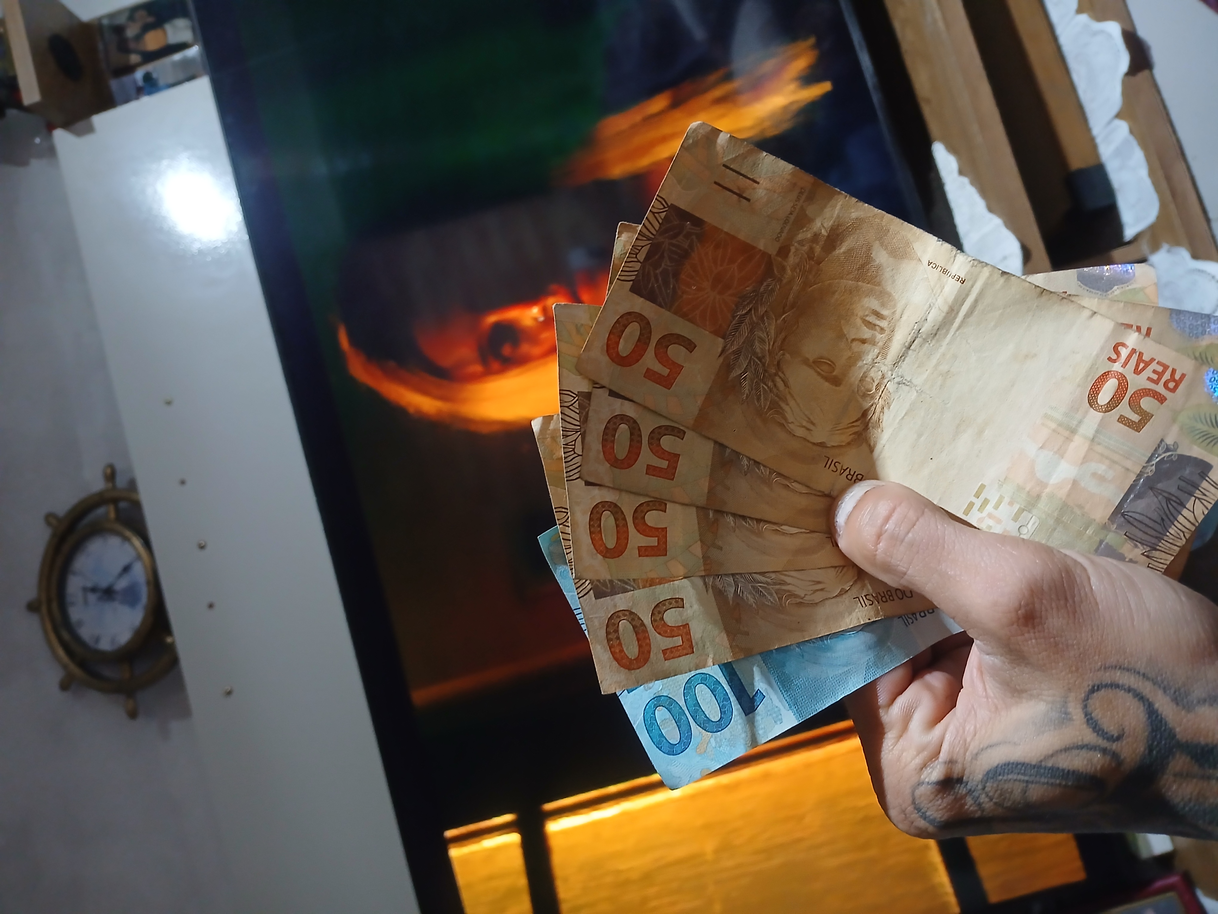 300 Reais no Pix.