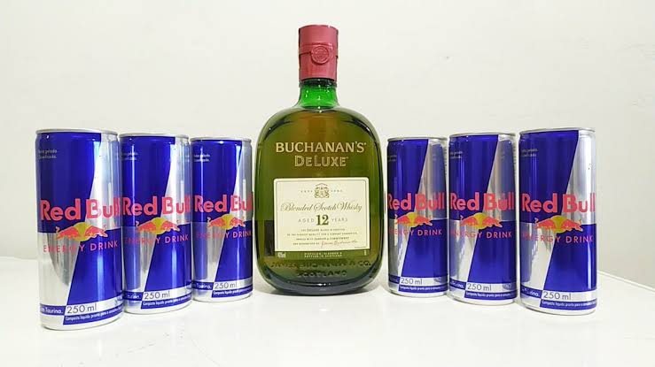 Buchanas 1L + 6 Red Bull 250ml + 2 gelos de coco 200ml