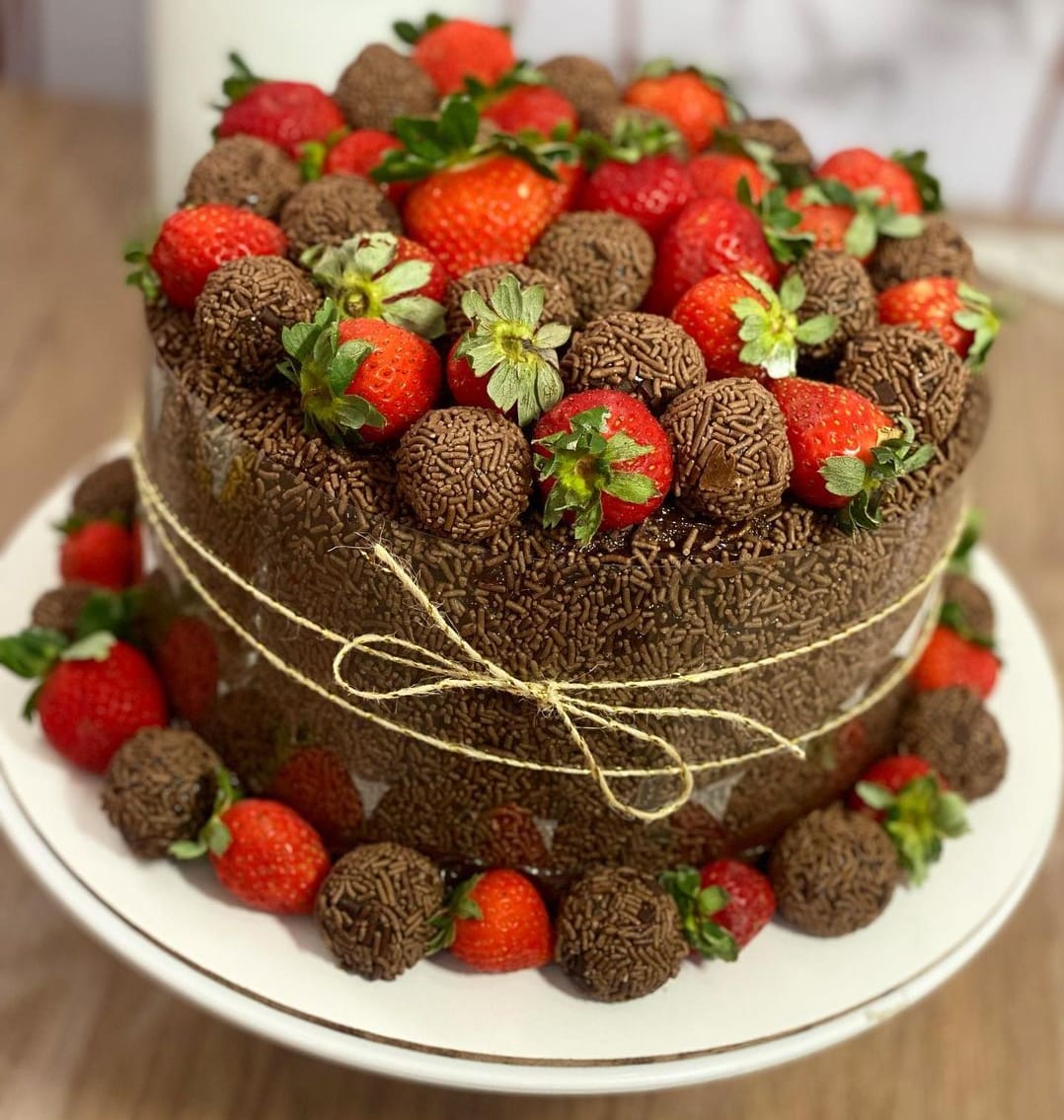 Bolo de brigadeiro belga com morango